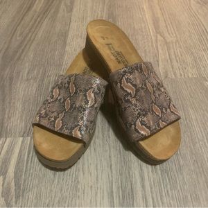 New Naot Ipanema Snake Slides